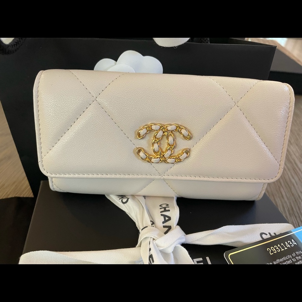 Chanel 19 Flap Wallet - NWT